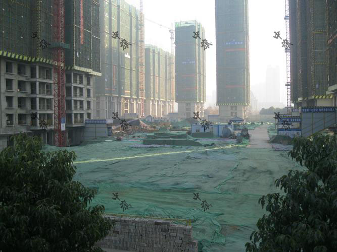 我們小區(qū)正在建造的空地 我們小區(qū)正在建造的空地