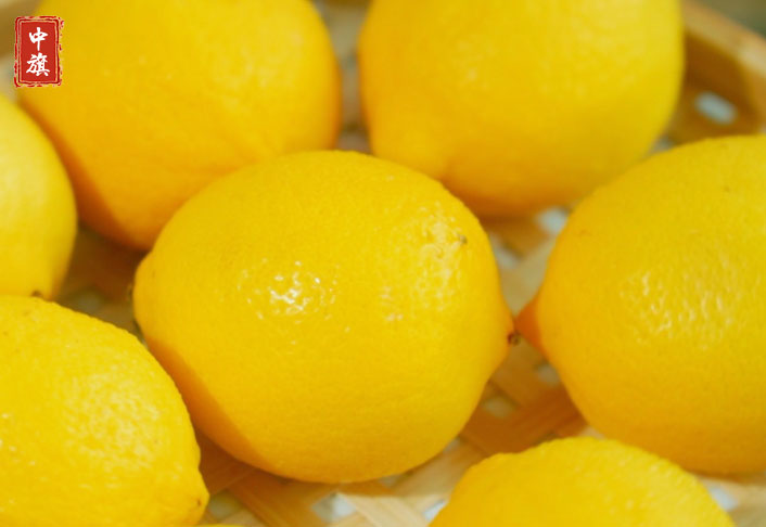 挑選的優(yōu)質(zhì)檸檬榨出來的汁才好喝 挑選的優(yōu)質(zhì)檸檬榨出來的汁才好喝