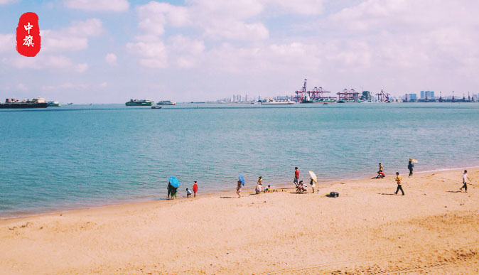 夏天海灘是小朋友們換了的場(chǎng)所 夏天海灘是小朋友們換了的場(chǎng)所