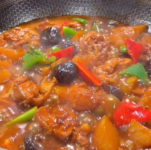 剛剛出鍋的黃燜雞.jpg 剛剛出鍋的黃燜雞.jpg