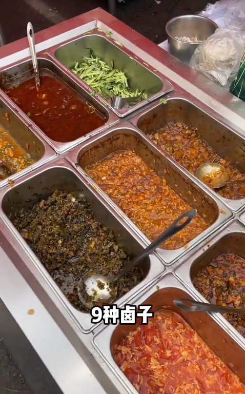 自助打鹵面一共9種鹵子隨便吃 自助打鹵面一共9種鹵子隨便吃