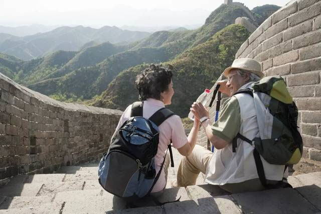 老年旅游服務(wù)現(xiàn)在也是非常火的.jpg 老年旅游服務(wù)現(xiàn)在也是非常火的.jpg