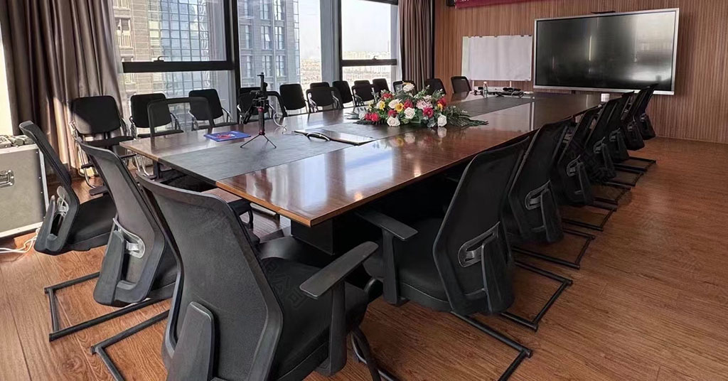 專門給稅務老師準備的查賬辦公的會議室.jpg 專門給稅務老師準備的查賬辦公的會議室.jpg