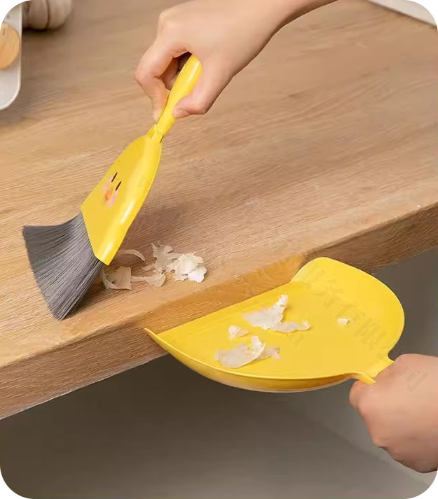 小型掃把用著還是比較方便的.jpg