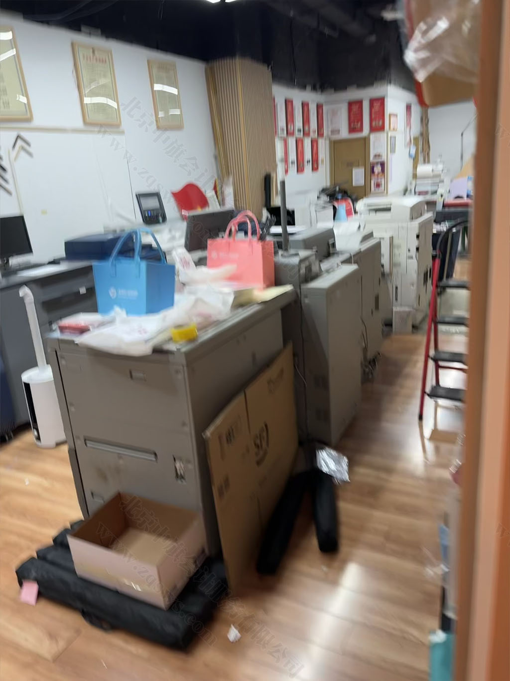 拍照的時候晃了一下不太清楚,這是復印設備了.jpg 拍照的時候晃了一下不太清楚,這是復印設備了.jpg