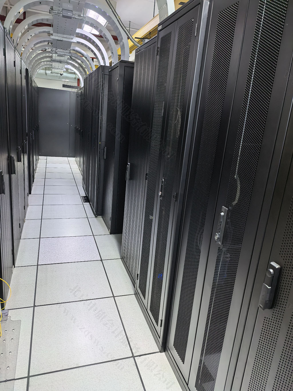 我們公司的IDC機房.jpg