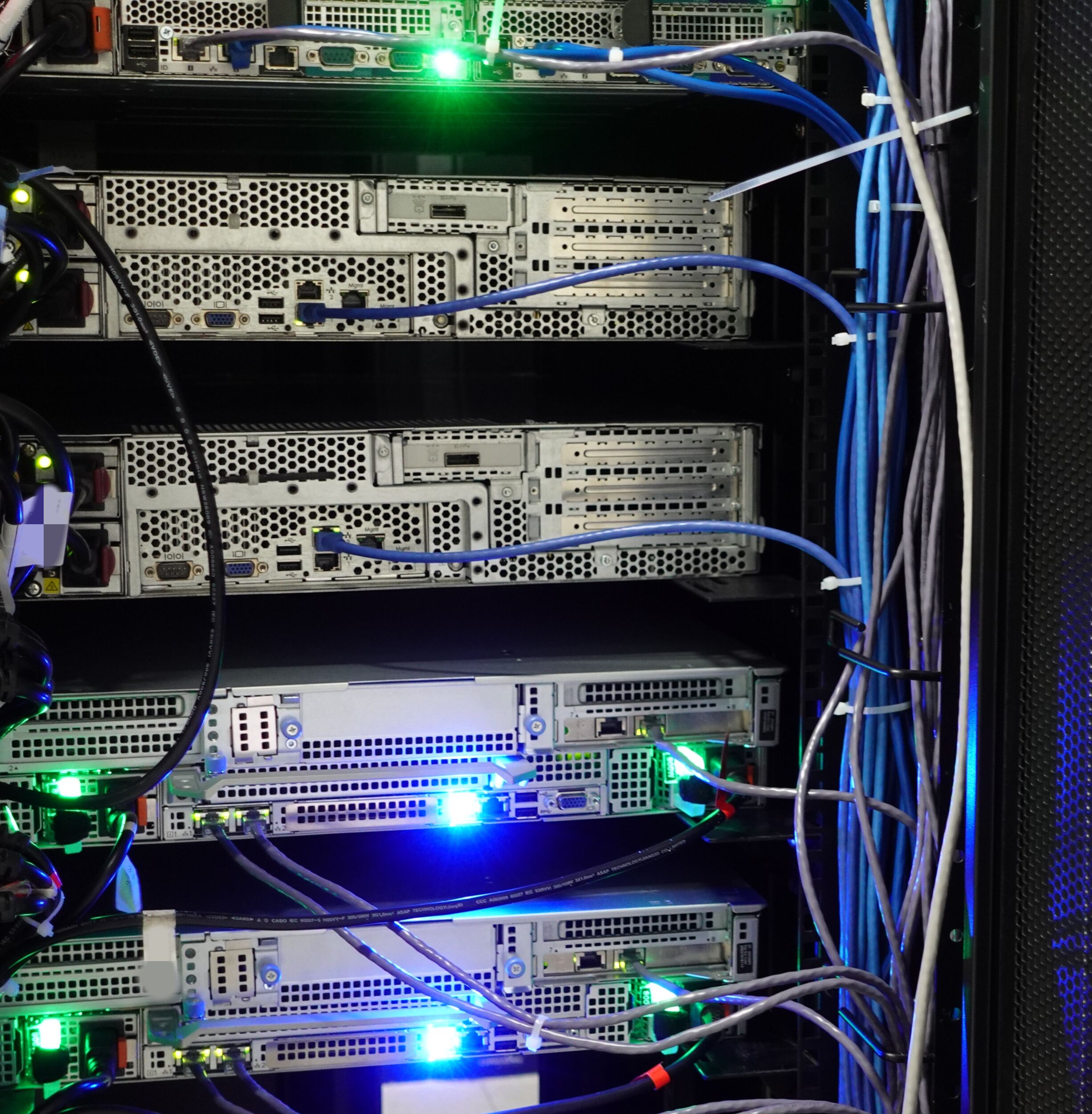 ICD機房機柜中的機器 ICD機房機柜中的機器