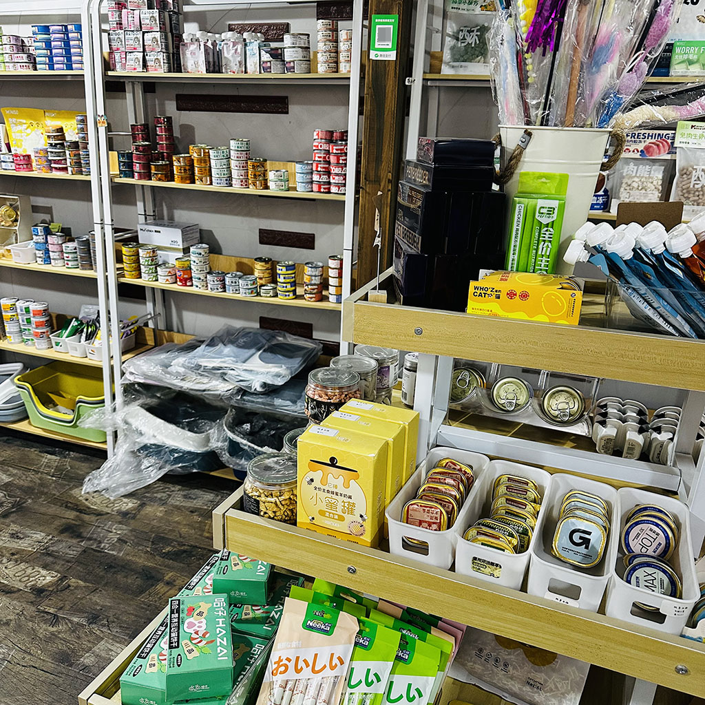 寵物店里的雜亂擺設.jpg