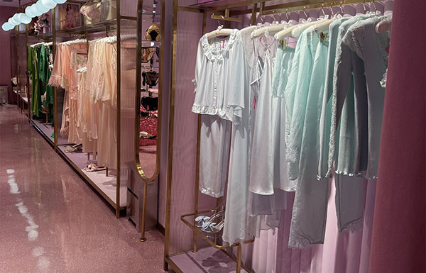 北京一家店鋪賣的真絲睡衣.jpg 北京一家店鋪賣的真絲睡衣.jpg