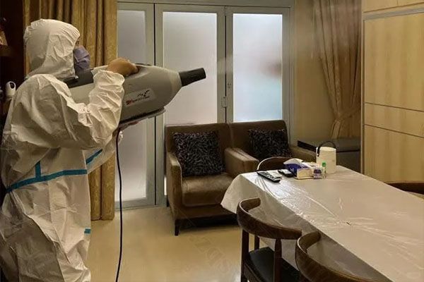 同事正在進行空氣消毒.jpg 同事正在進行空氣消毒.jpg