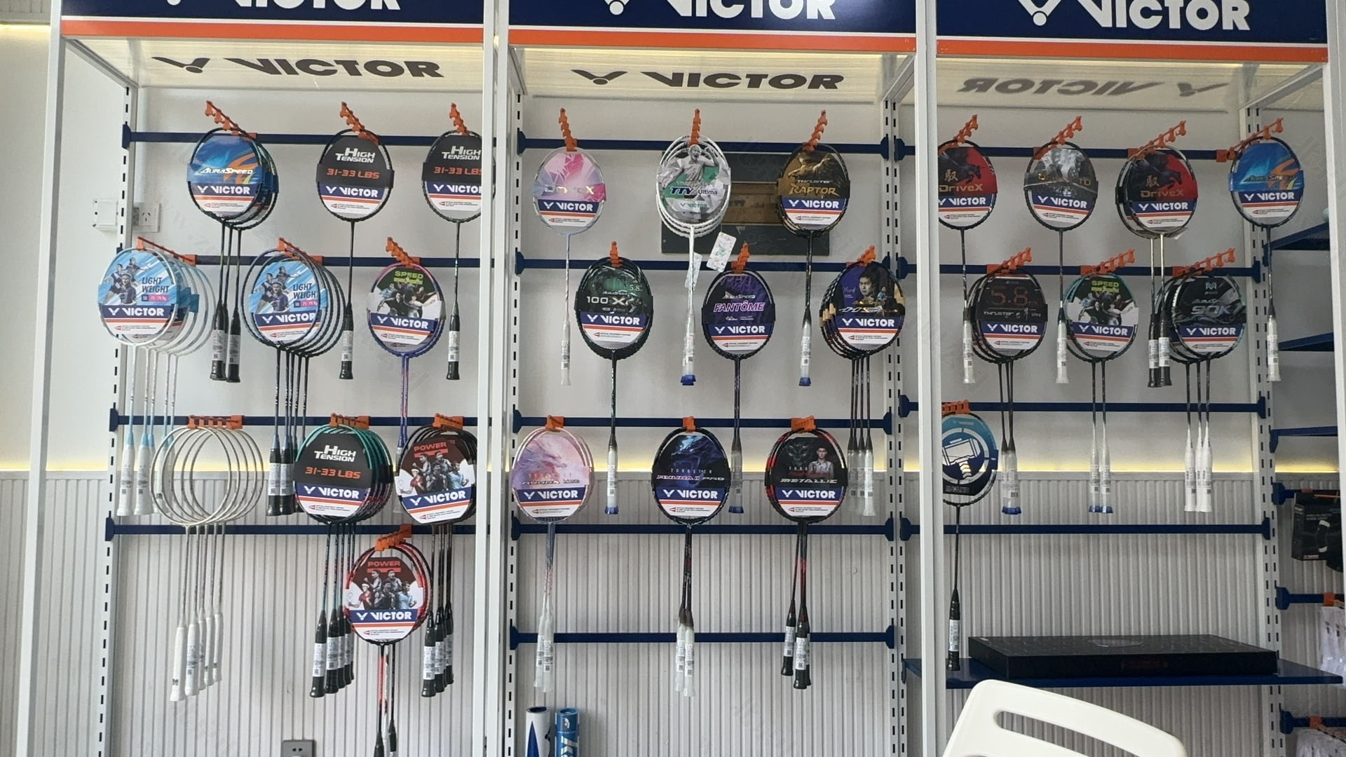 小旗周六去逛街看了一家運(yùn)動(dòng)品商店.jpg 小旗周六去逛街看了一家運(yùn)動(dòng)品商店.jpg