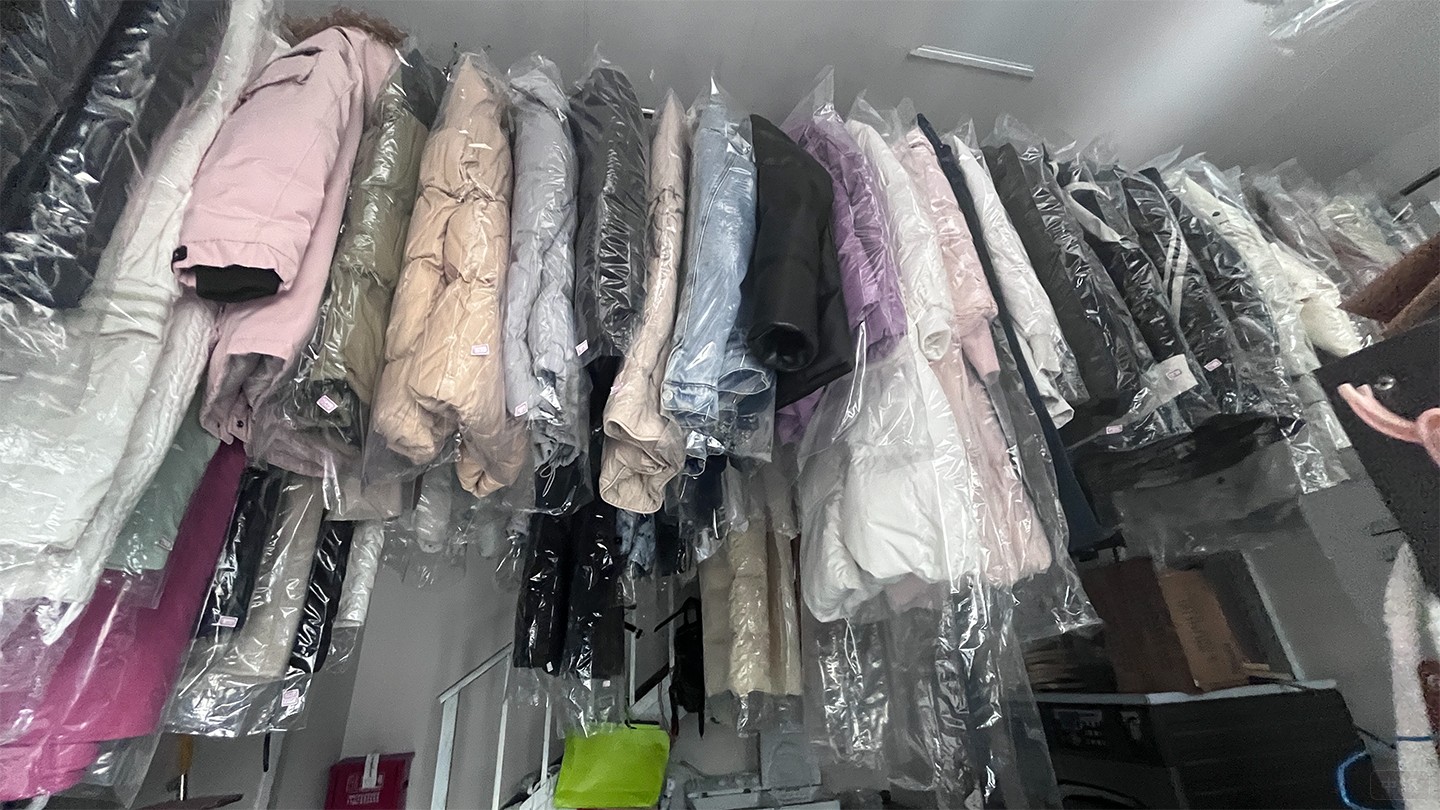 干洗過后等著區(qū)衣服了 干洗過后等著區(qū)衣服了