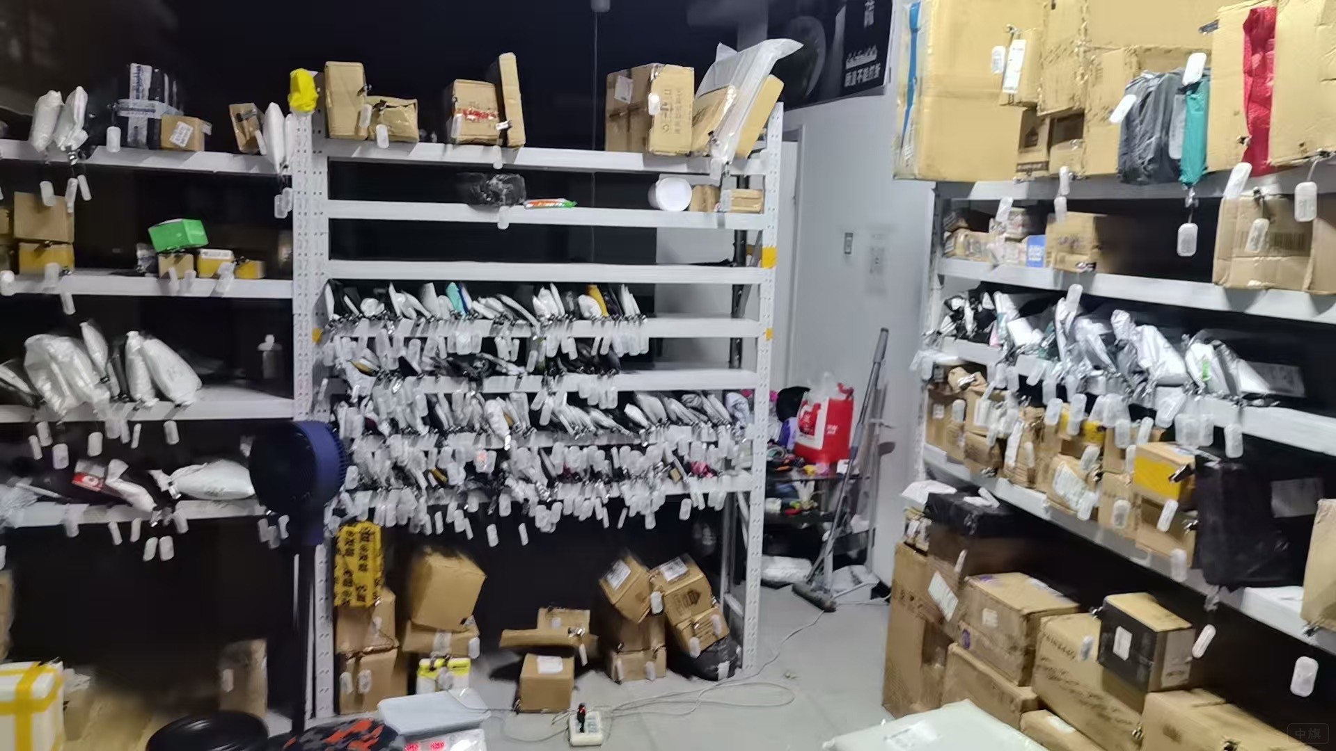 昨天去快遞點取快遞的時候拍的照片