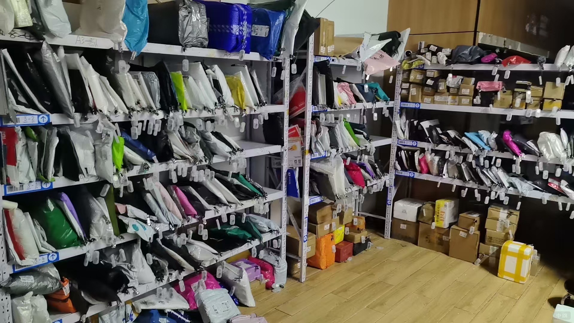 昨天去快遞點取快遞的時候拍的照片