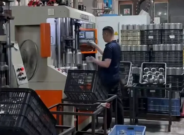 廠區(qū)內(nèi)用臨時工的比較多 廠區(qū)內(nèi)用臨時工的比較多