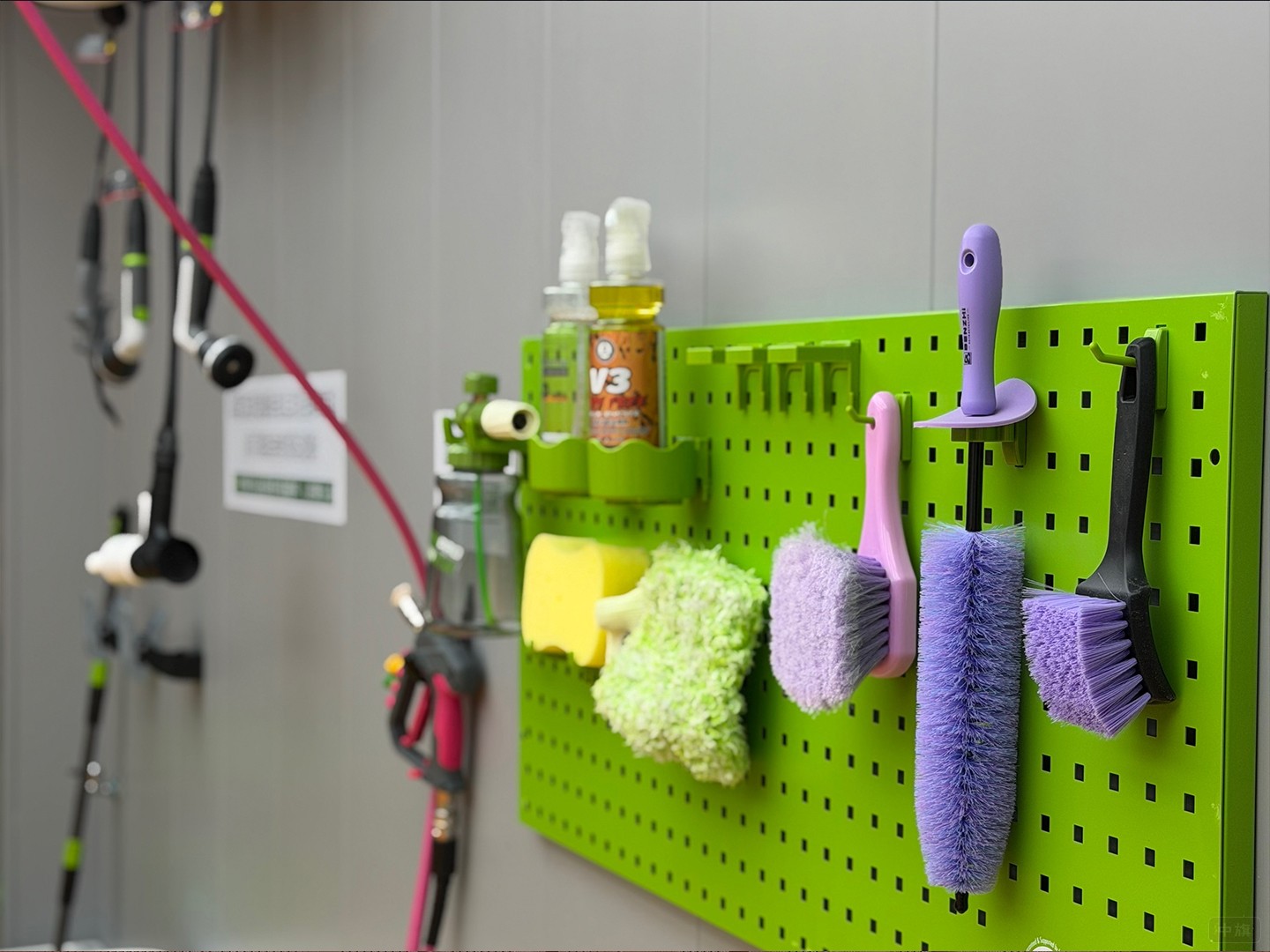 我們樓下的自助洗車店里的設備