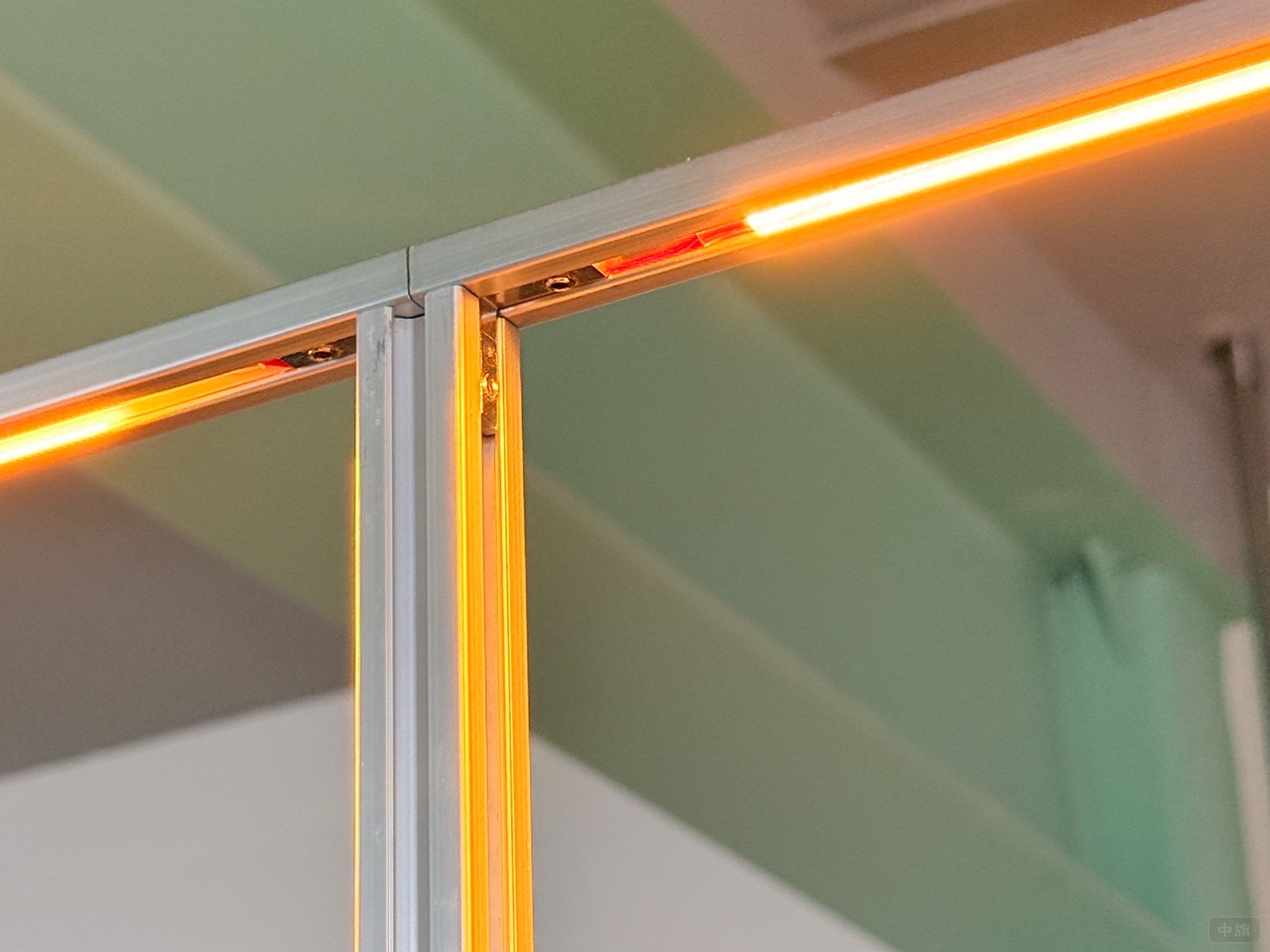 制作這個LED燈管的時候花了我1000多