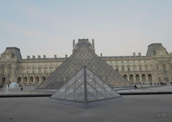 巴黎羅浮宮室外照片