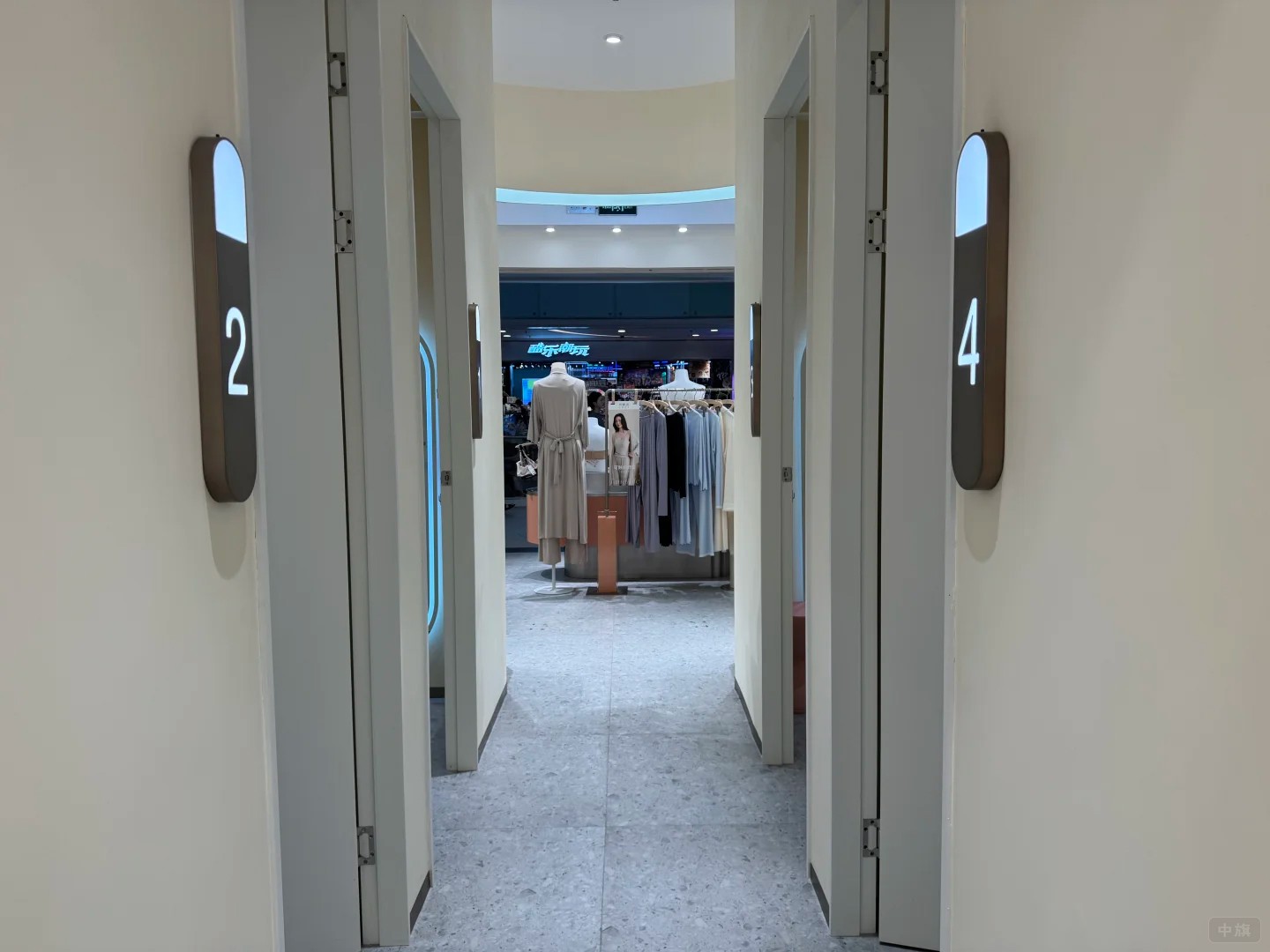 女士更衣間,一定要有私密性 女士更衣間,一定要有私密性