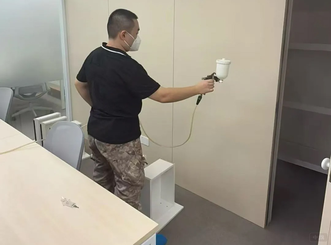 正在做空氣治理的小師傅