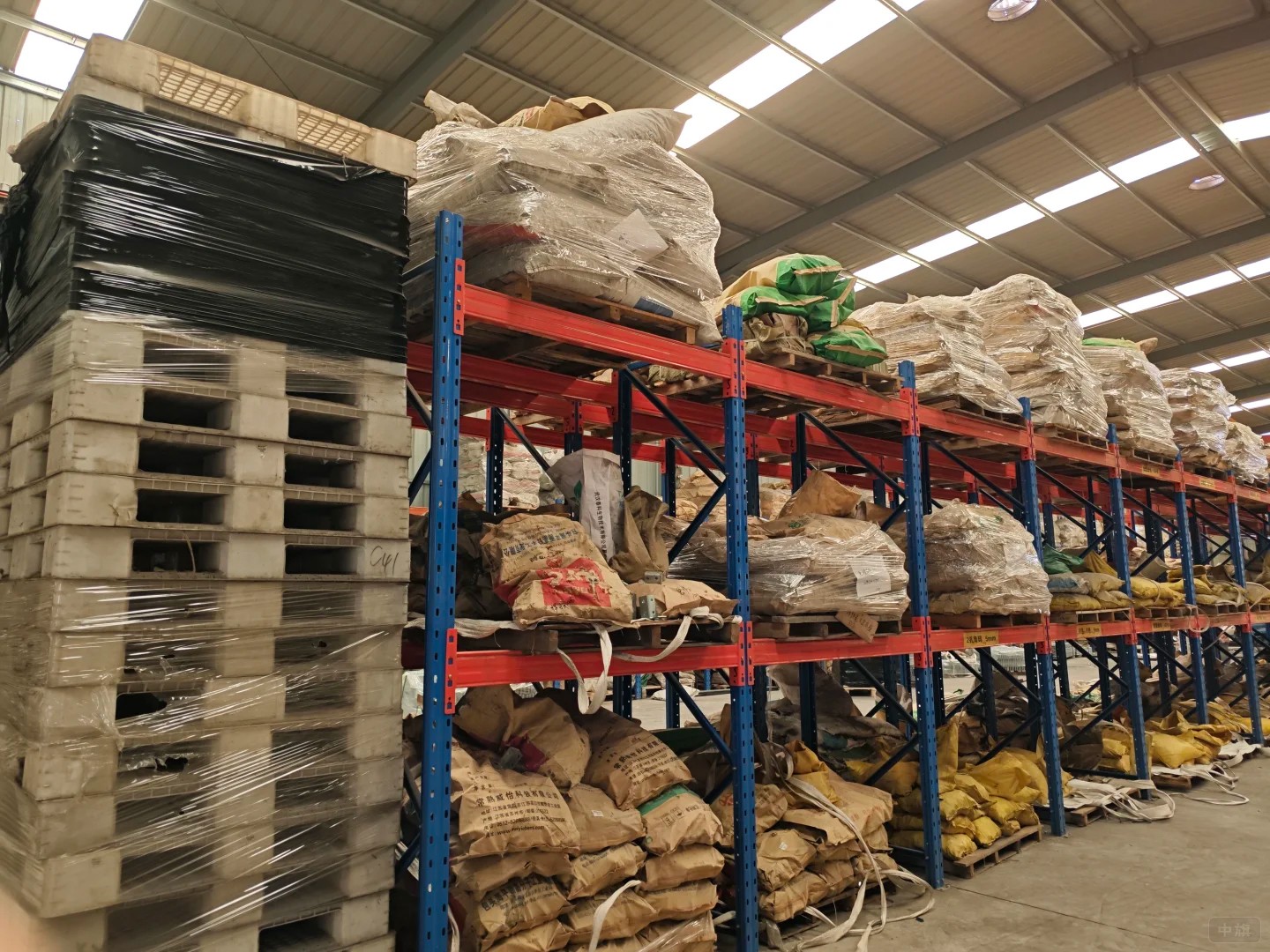 農(nóng)村合作社庫房?jī)?nèi)現(xiàn)場(chǎng) 農(nóng)村合作社庫房?jī)?nèi)現(xiàn)場(chǎng)