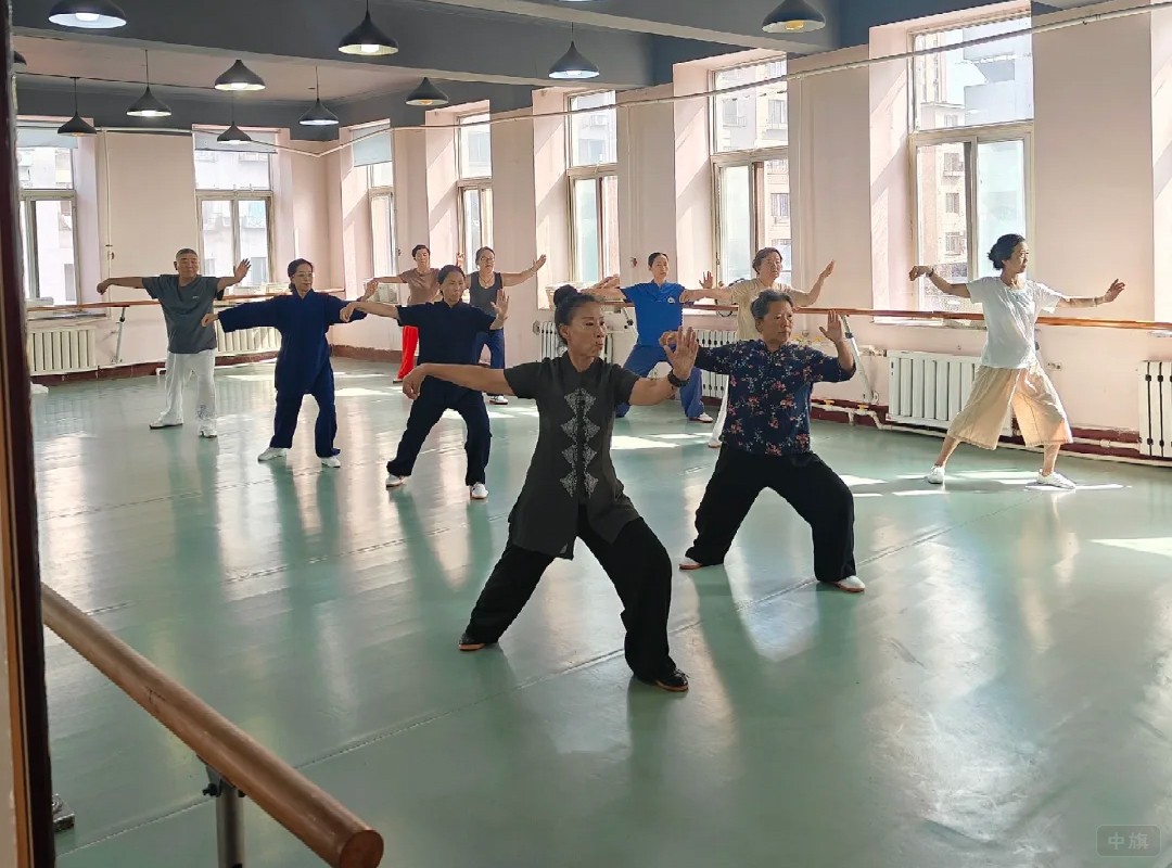 我們小區(qū)樓下新開的老年大學(xué)